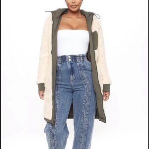 Women’s reversible coat . (M)